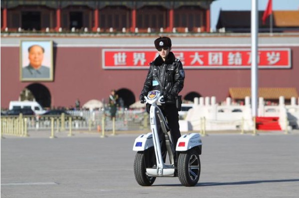 你的特警夢可以先從練習(xí)平衡車開始？來看看特種兵的新裝備
